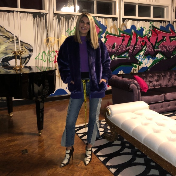 Meet your Posher, Selina - Picture 2 of 2